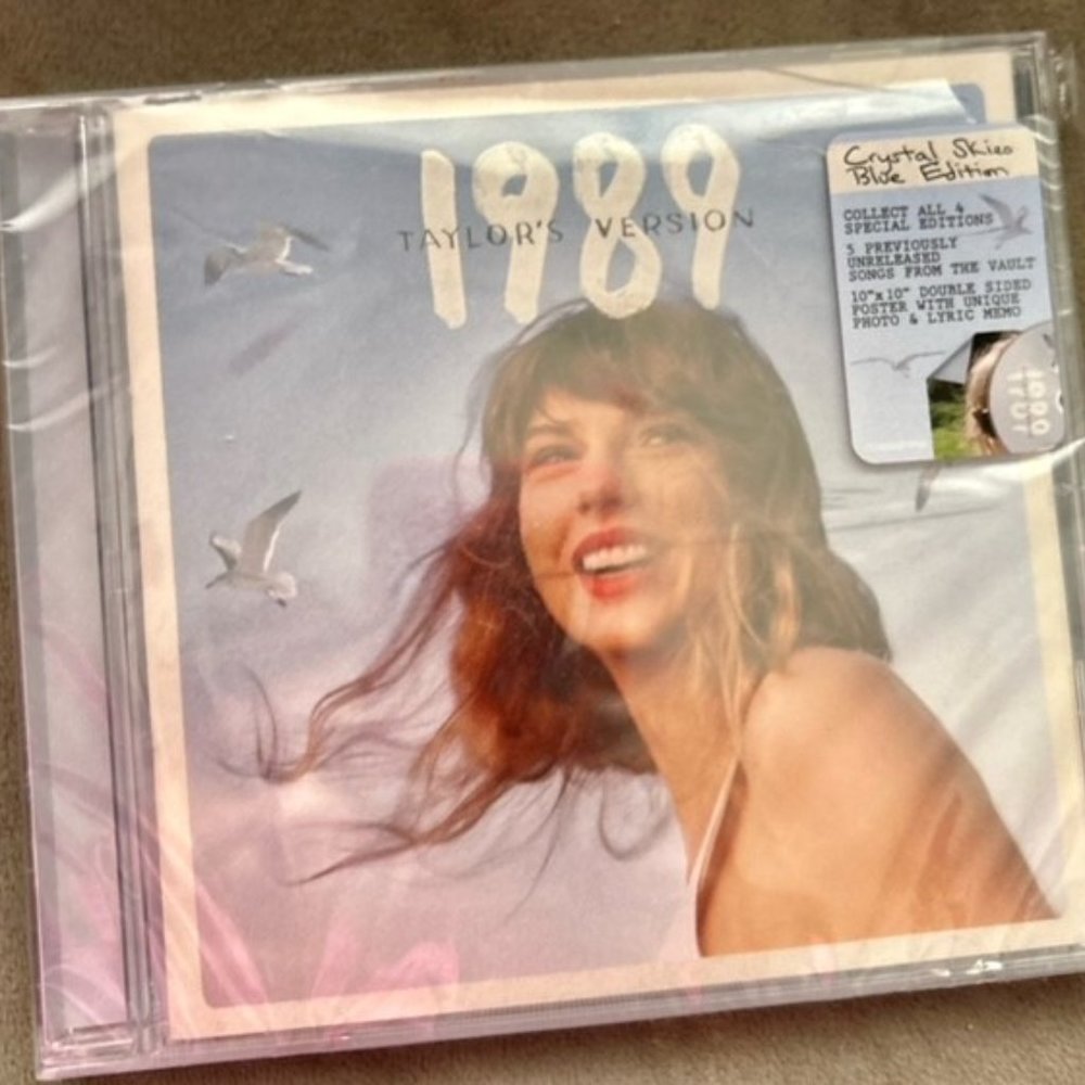 Taylor Swift 1989 (Taylor's Version) (CD) Crystal Skies Blue CD With Poster NEW